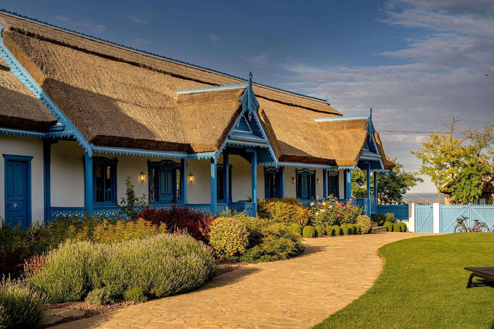 Casa Filip Din Sarichioi Hotel Ngoại thất bức ảnh