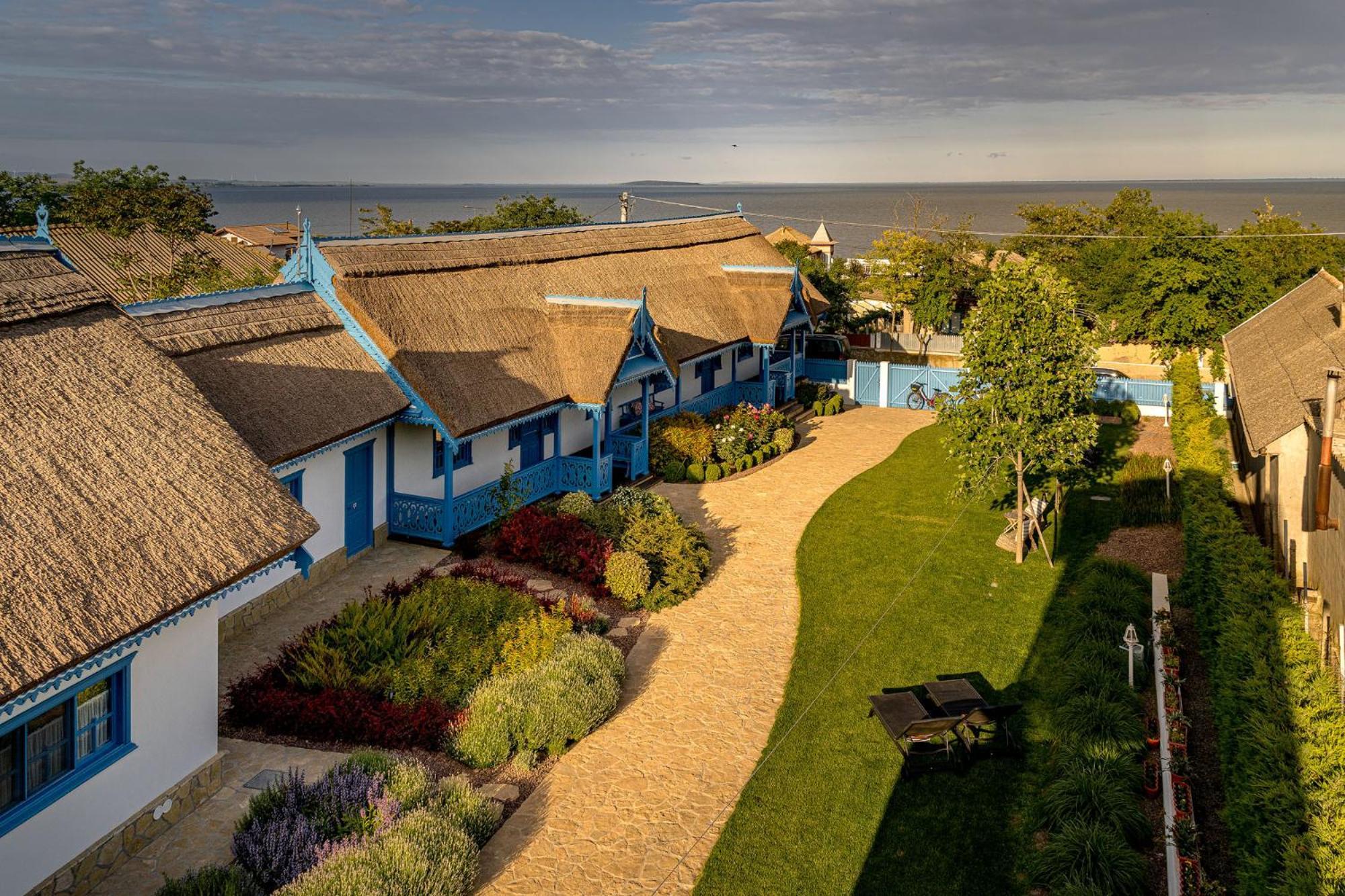 Casa Filip Din Sarichioi Hotel Ngoại thất bức ảnh