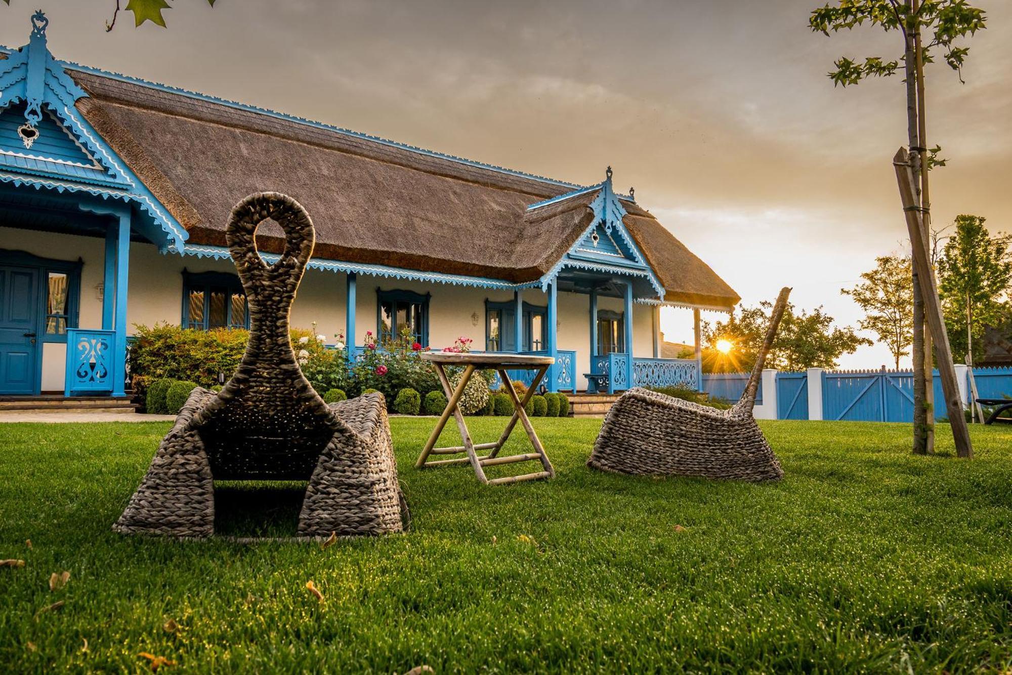 Casa Filip Din Sarichioi Hotel Ngoại thất bức ảnh